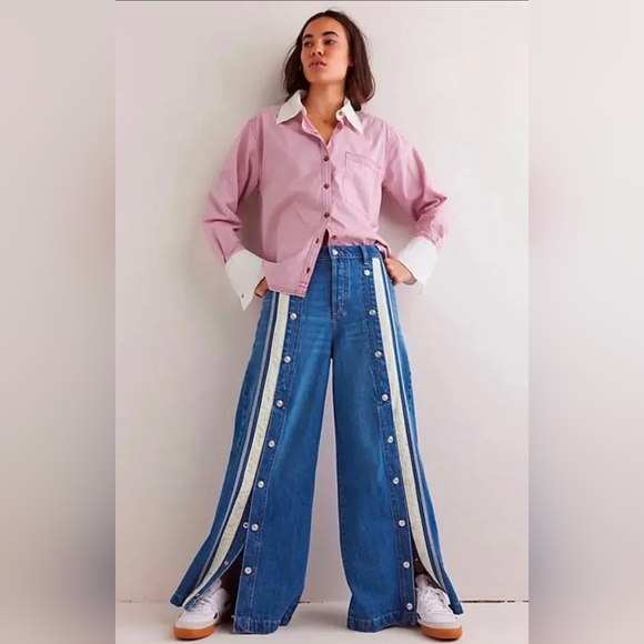 NWOT We The Free Tommy Oxford Shirt Size Medium - Picture 2 of 5